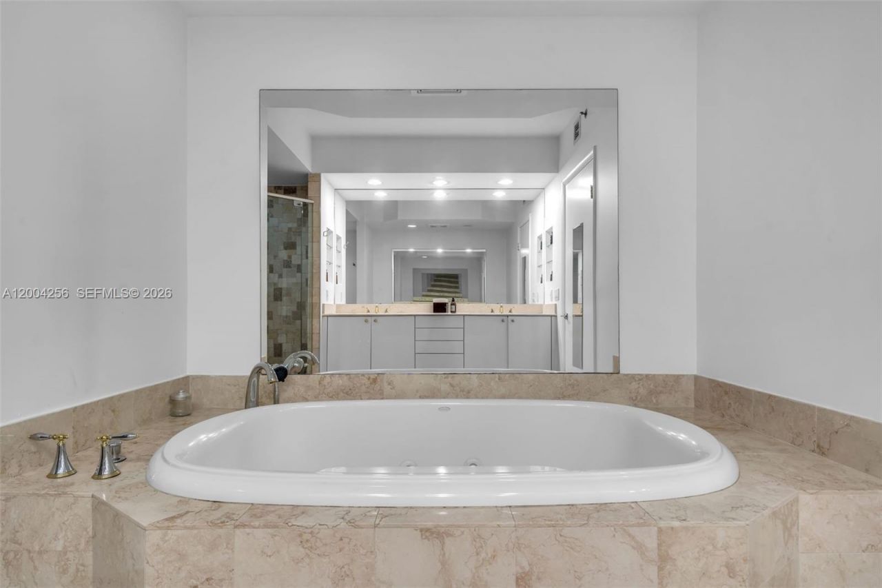 791 Crandon Blvd, Unit 302, Key Biscayne, FL 33149 Photo