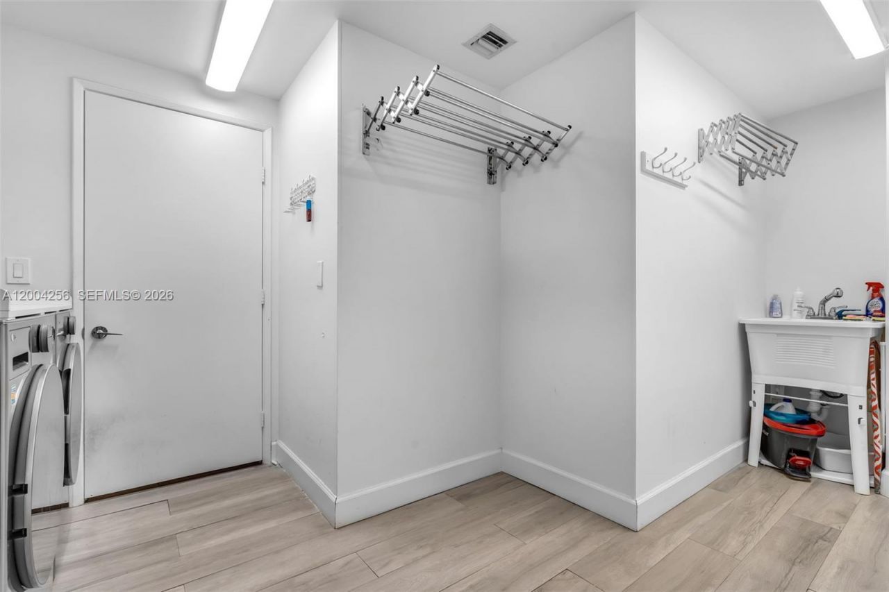 791 Crandon Blvd, Unit 302, Key Biscayne, FL 33149 Photo