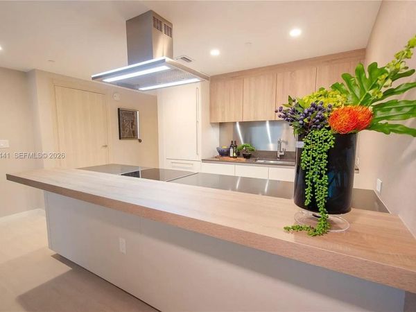 1000 Brickell Plz , Unit 4207, Miami, FL 33131