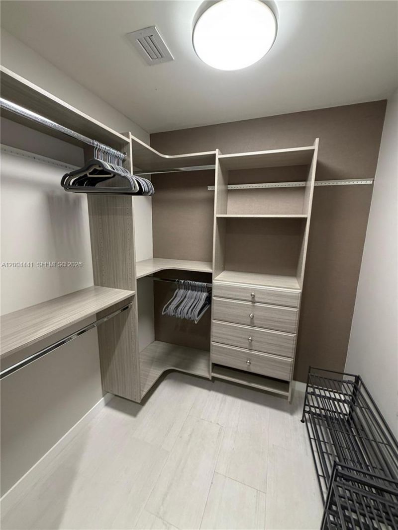 1000 Brickell Plz, Unit 4207, Miami, FL 33131 Photo