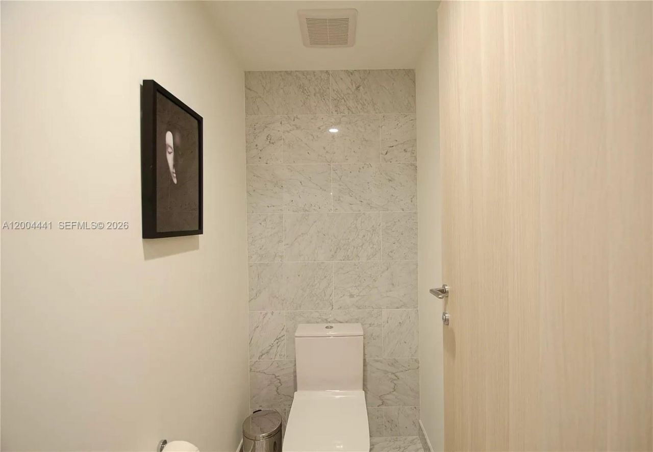 1000 Brickell Plz, Unit 4207, Miami, FL 33131 Photo