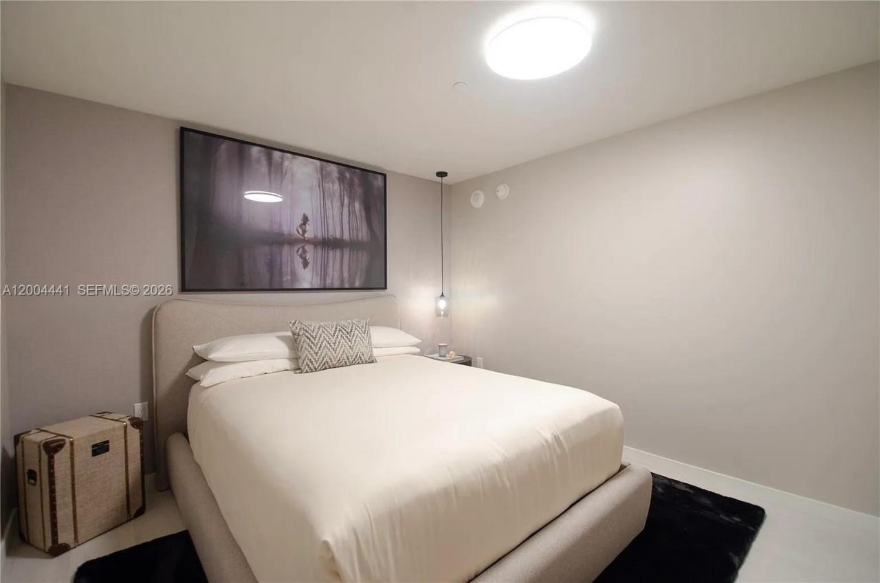 1000 Brickell Plz, Unit 4207, Miami, FL 33131 Photo