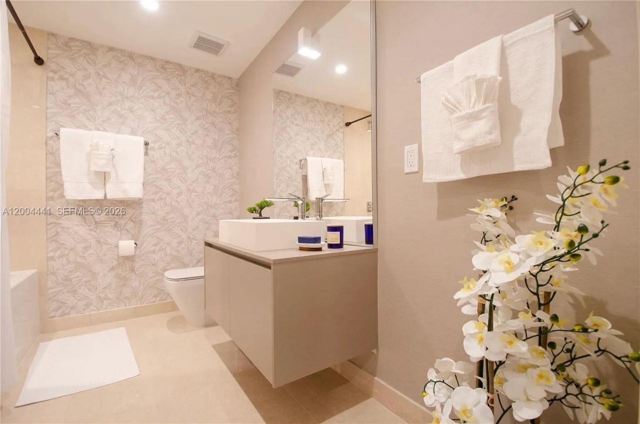 1000 Brickell Plz, Unit 4207, Miami, FL 33131 Photo
