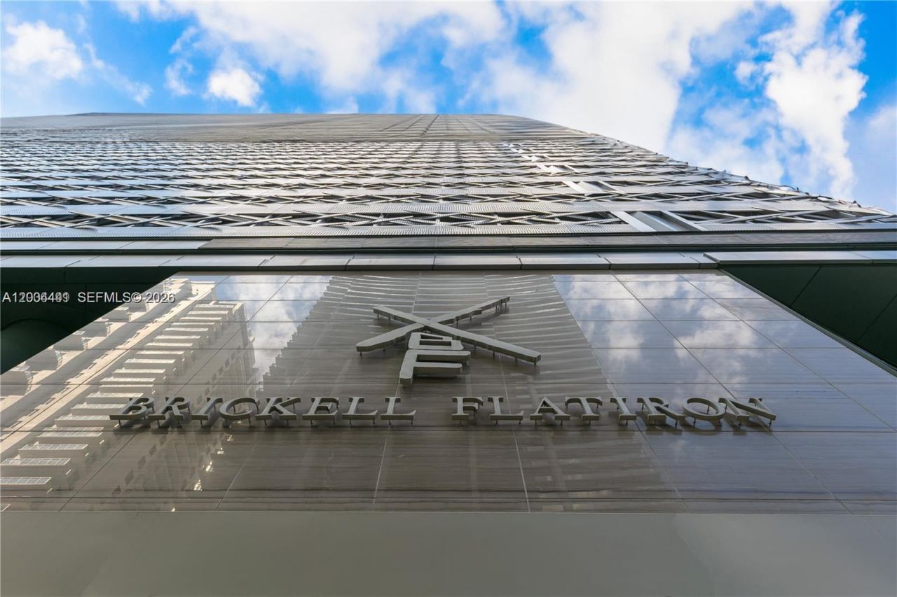 1000 Brickell Plz, Unit 4207, Miami, FL 33131 Photo