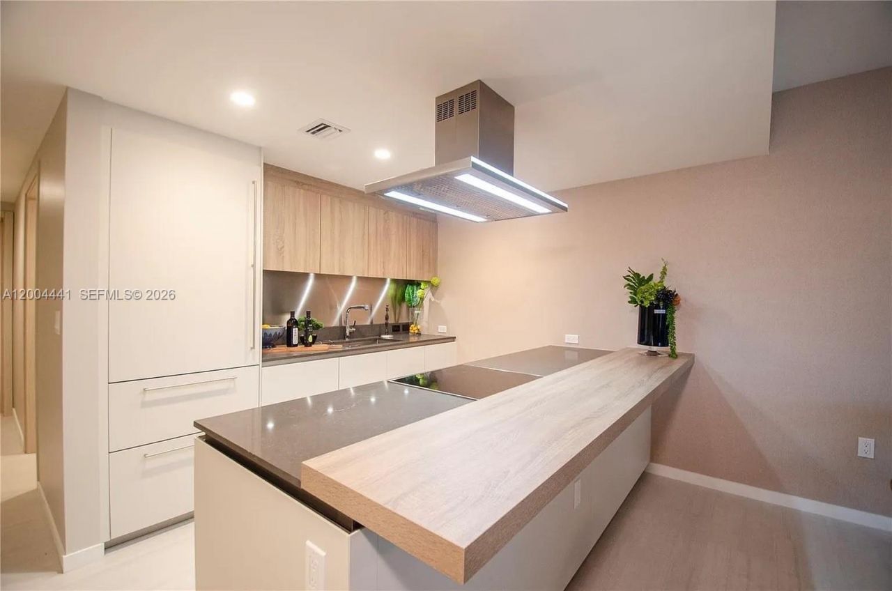1000 Brickell Plz, Unit 4207, Miami, FL 33131 Photo