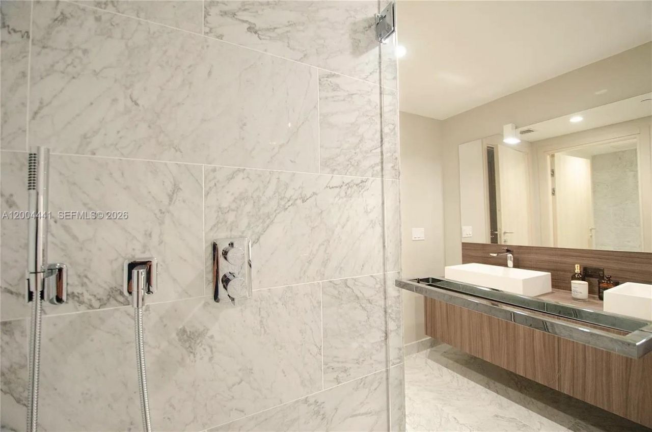 1000 Brickell Plz, Unit 4207, Miami, FL 33131 Photo