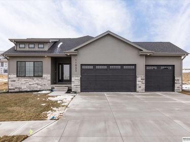 11042 S 219th Street , Gretna, NE 68028