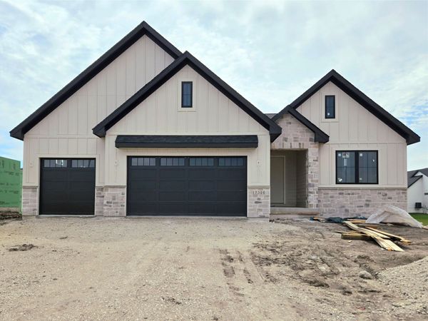 17316 Northview Drive, Urbandale, IA 50323