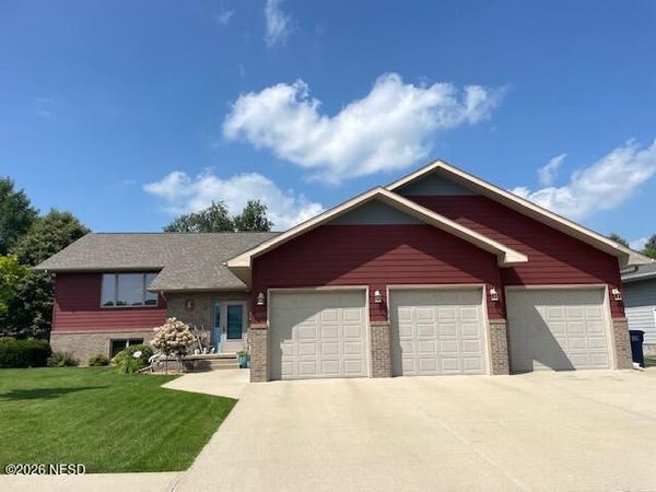 1123 13TH AVENUE NE, Watertown, SD 57201