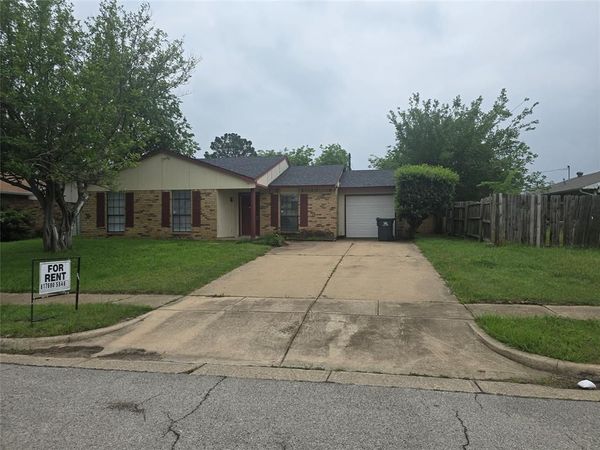 820 Lawndale Drive, Arlington, TX 76017