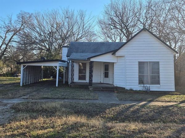 307 W Spruce Street , Whitewright, TX 75491