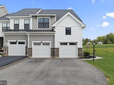 33 TAMARACK CIRCLE, NORRISTOWN, PA 19403