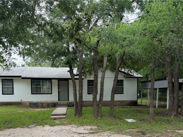 408 N Spring Street , Lampasas, TX 76550