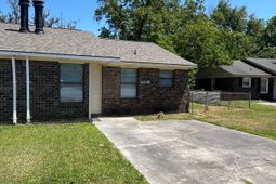 101 Freehold Circle photo 4