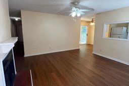 101 Freehold Circle photo 4