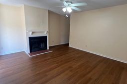 101 Freehold Circle photo 4