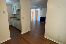 101 Freehold Circle photo 4