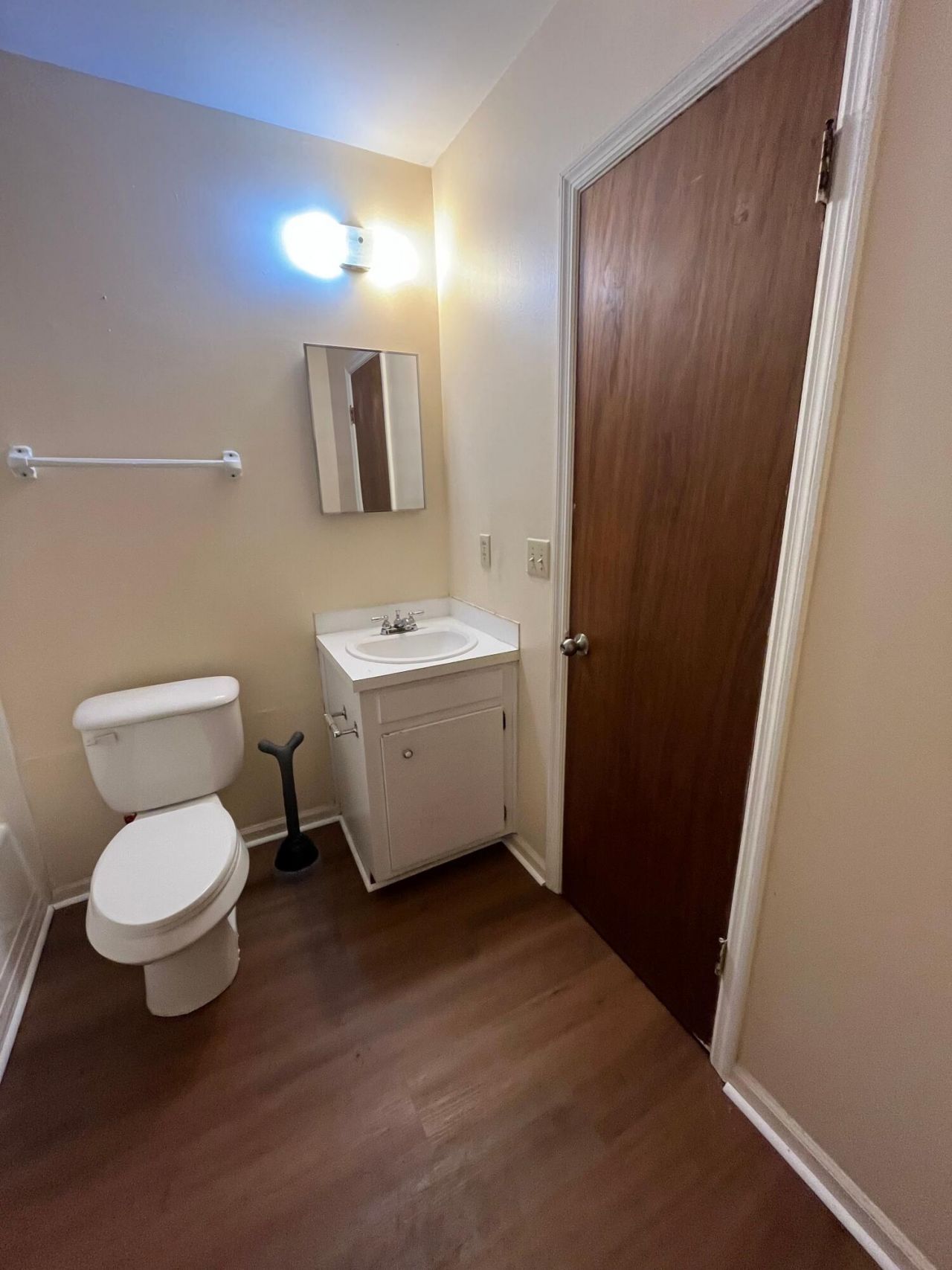 101 Freehold Circle Photo 8