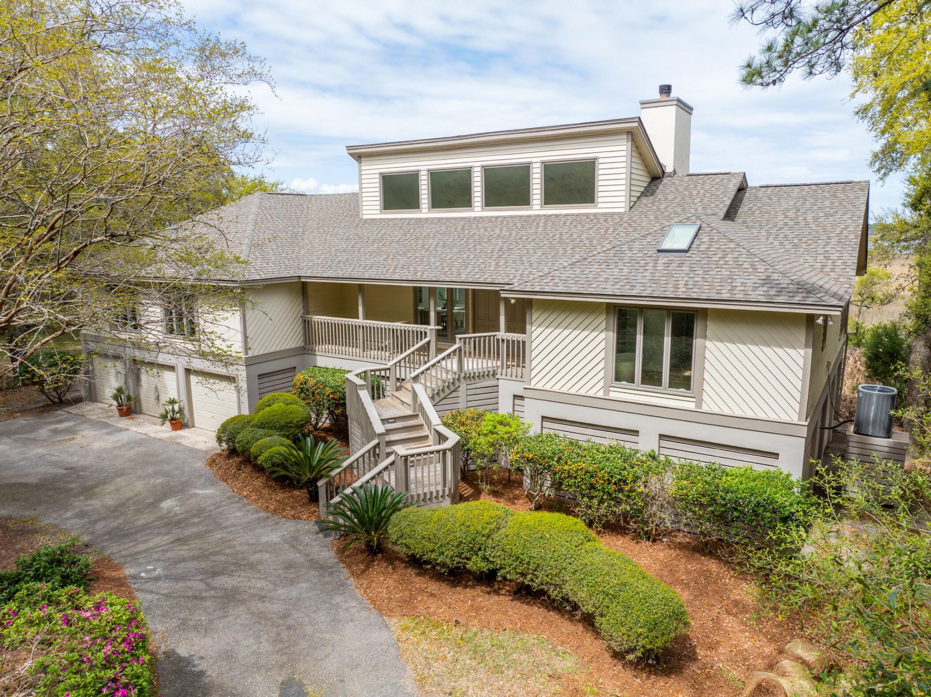 1368 Headquarters Plantation Drive Photo 4