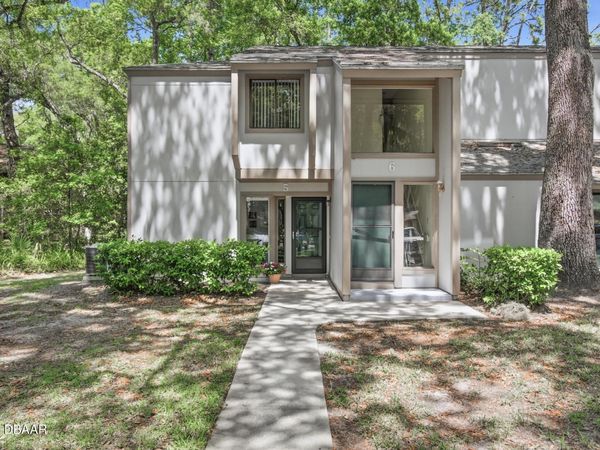 5 Mid Oaks Circle, Palm Coast, FL 32137