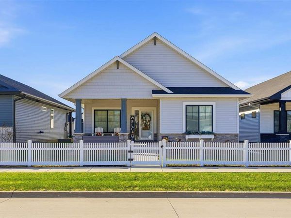 762 Clover Hill Dr, North Liberty, IA 52317