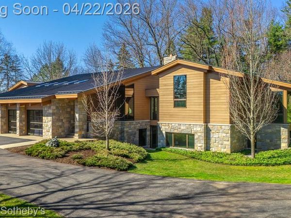 5051 Beach Road, Troy, MI 48098