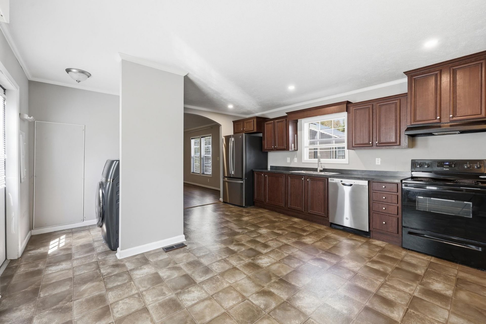 87 Beacon Ct.  Photo 10