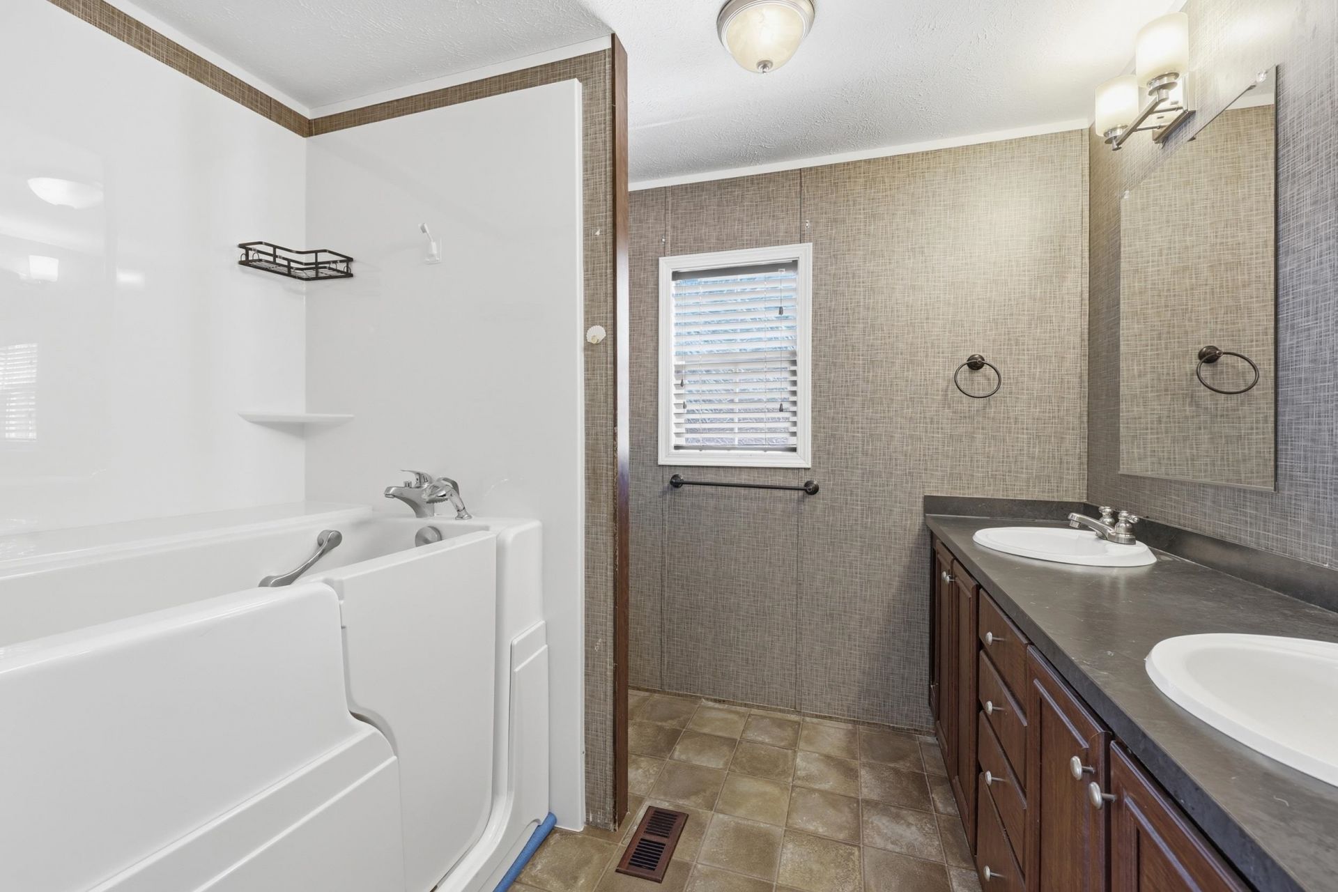 87 Beacon Ct.  Photo 14