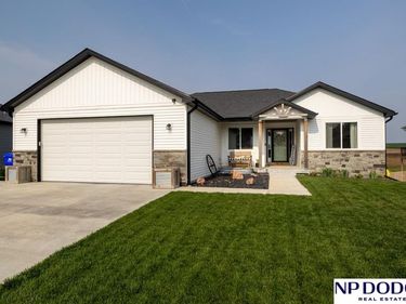 120 Hunter Street , Ceresco, NE 68017