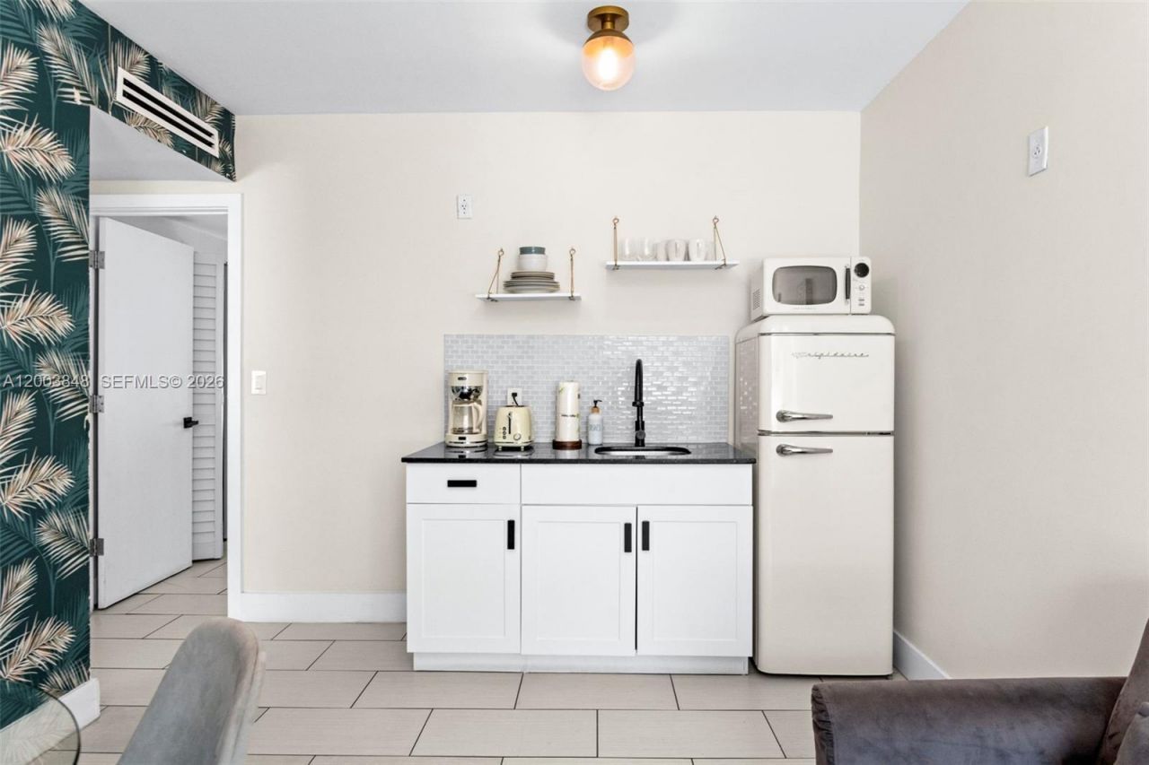 7320 Byron Ave, Miami Beach, FL 33141 Photo