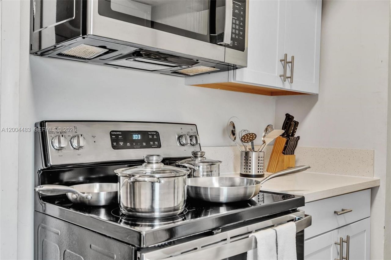 10000 E Bay Harbor Dr, Unit 17, Bay Harbor Islands, FL 33154 Photo