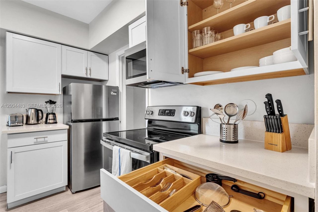 10000 E Bay Harbor Dr, Unit 17, Bay Harbor Islands, FL 33154 Photo