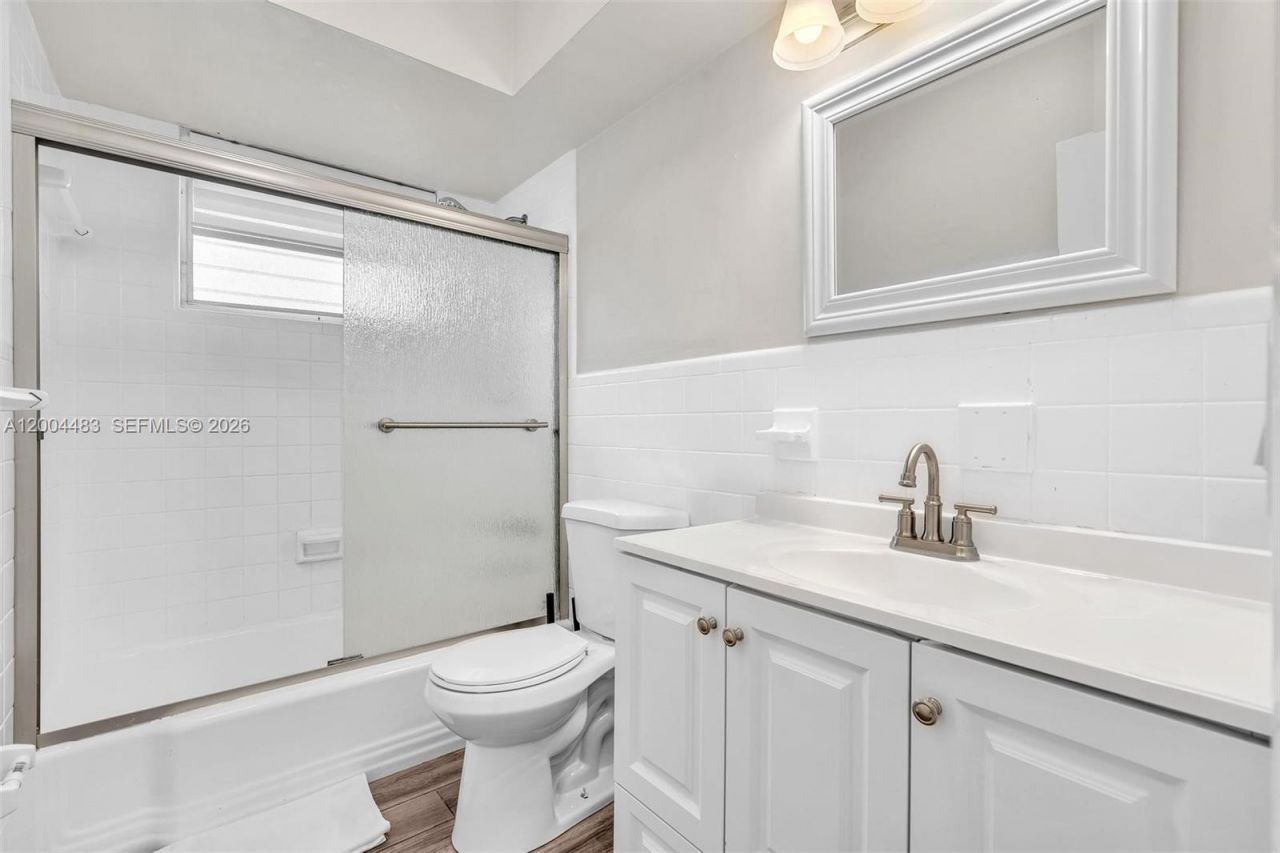 10000 E Bay Harbor Dr, Unit 17, Bay Harbor Islands, FL 33154 Photo