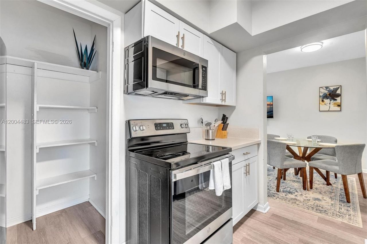 10000 E Bay Harbor Dr, Unit 17, Bay Harbor Islands, FL 33154 Photo