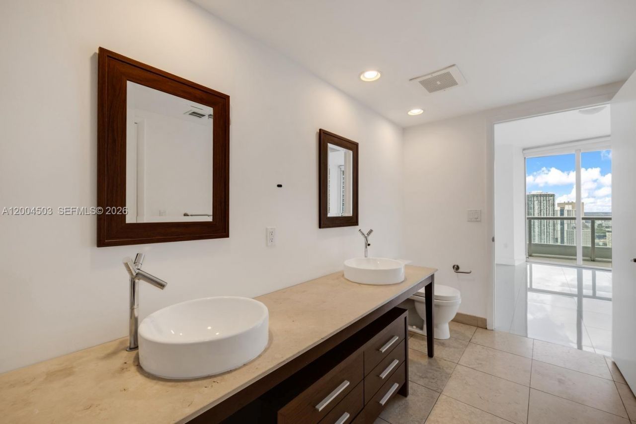 465 Brickell Ave, Unit 4206, Miami, FL 33131 Photo