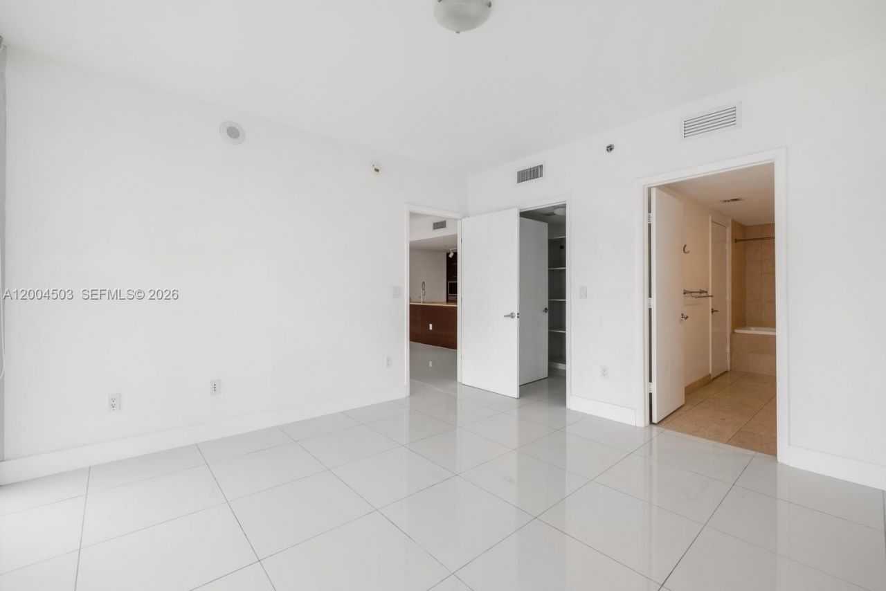 465 Brickell Ave, Unit 4206, Miami, FL 33131 Photo