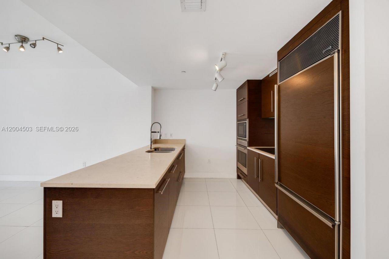 465 Brickell Ave, Unit 4206, Miami, FL 33131 Photo