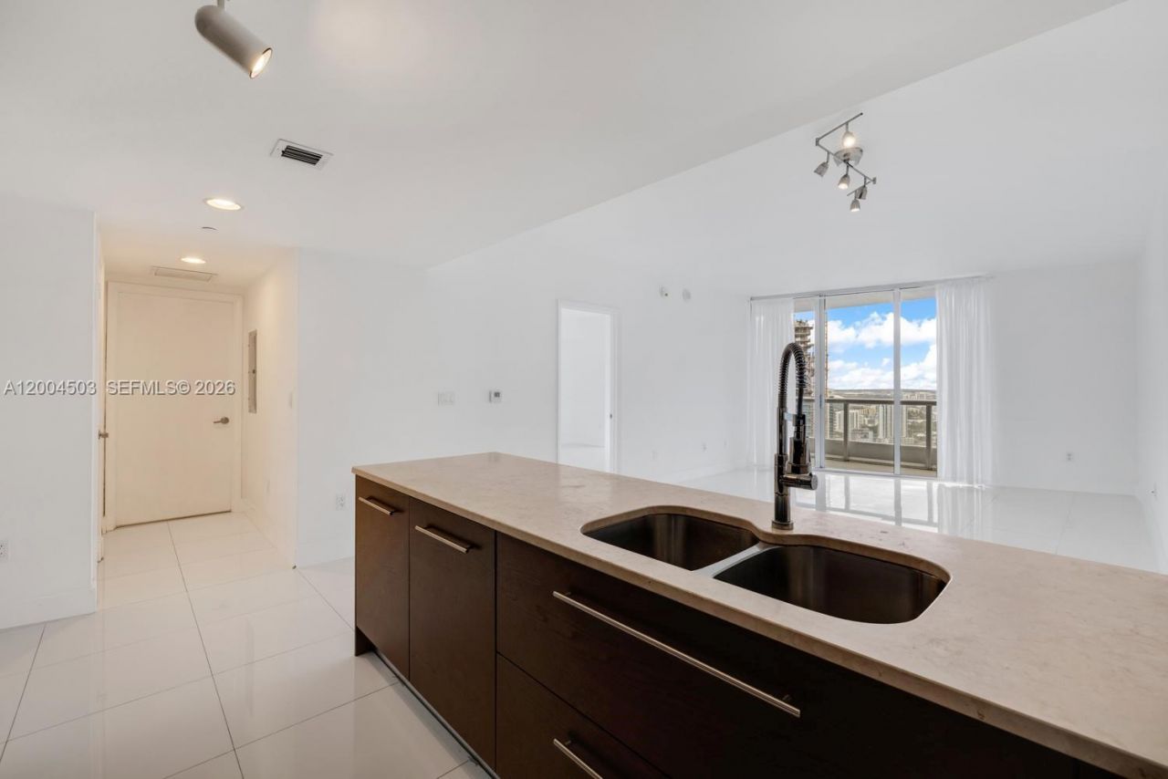 465 Brickell Ave, Unit 4206, Miami, FL 33131 Photo