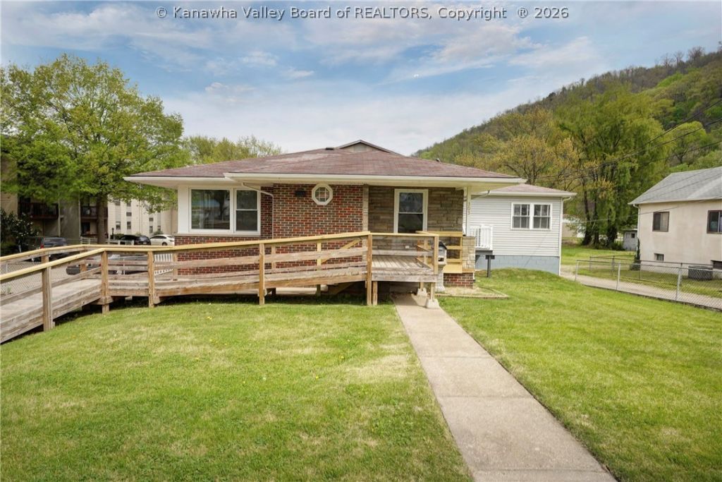 303 Georges Drive, Charleston, WV 25306 Main Photo