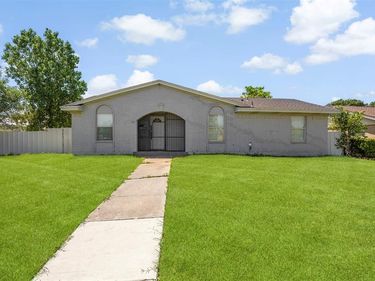 5848 Keeneland Parkway, Dallas, TX 75211