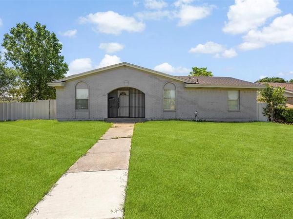 5848 Keeneland Parkway , Dallas, TX 75211