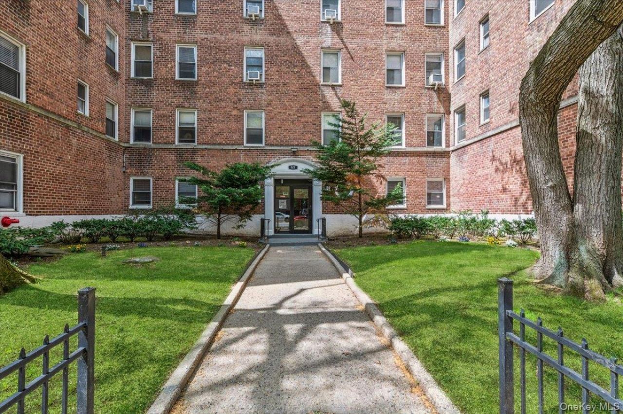 821 Bronx River Road, Unit 4D, Bronxville, NY 10708 Main Photo