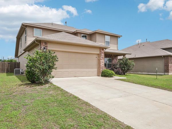 223 Camellia DR , Hutto, TX 78634