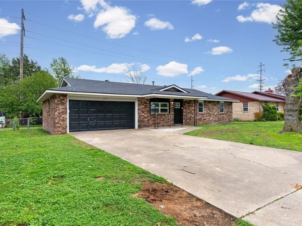 903 White Road , Springdale, AR 72762