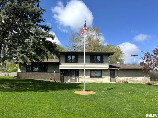 538 N CENTER Street, Oneida, IL 61467