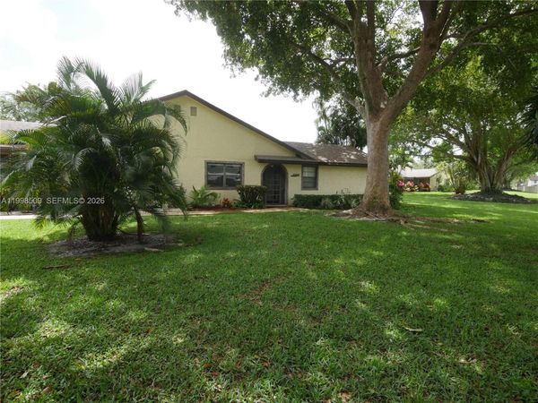 23359 W Barlake Dr , Boca Raton, FL 33433