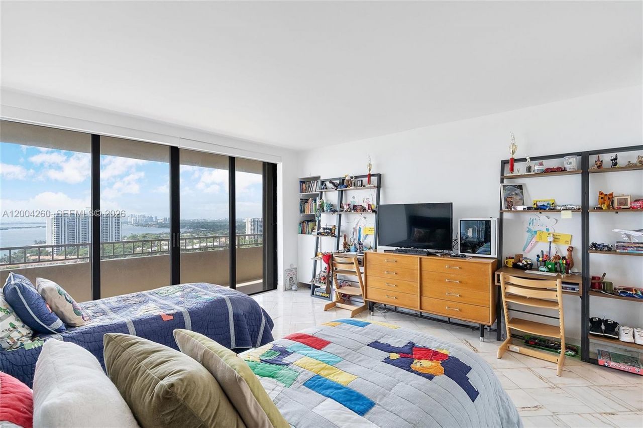 11113 Biscayne Blvd , Unit 2051, Miami, FL 33181 Photo