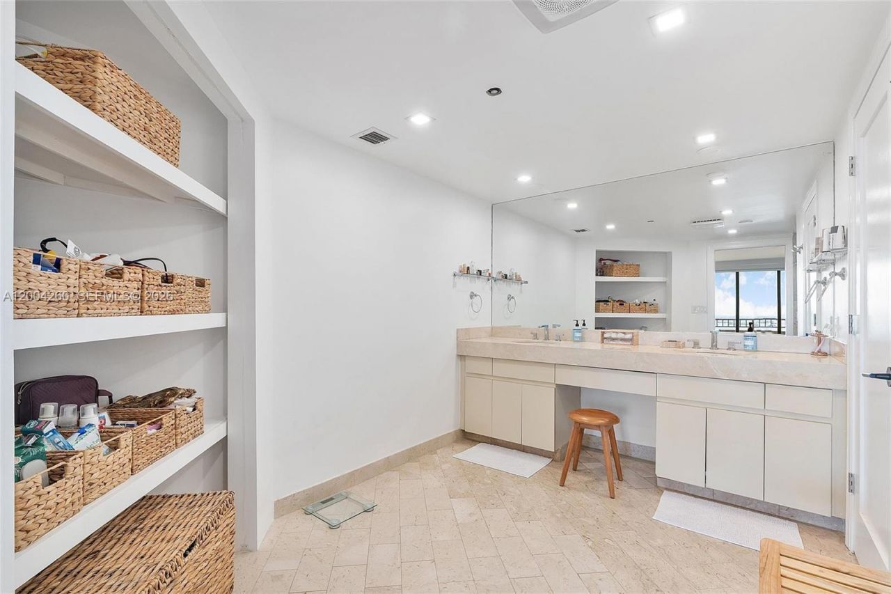 11113 Biscayne Blvd , Unit 2051, Miami, FL 33181 Photo
