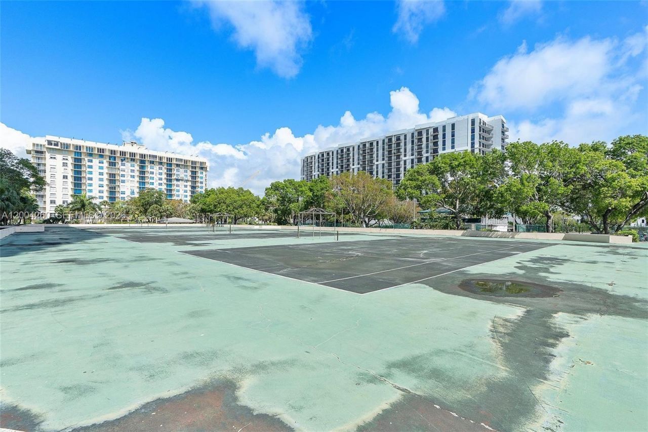 11113 Biscayne Blvd , Unit 2051, Miami, FL 33181 Photo