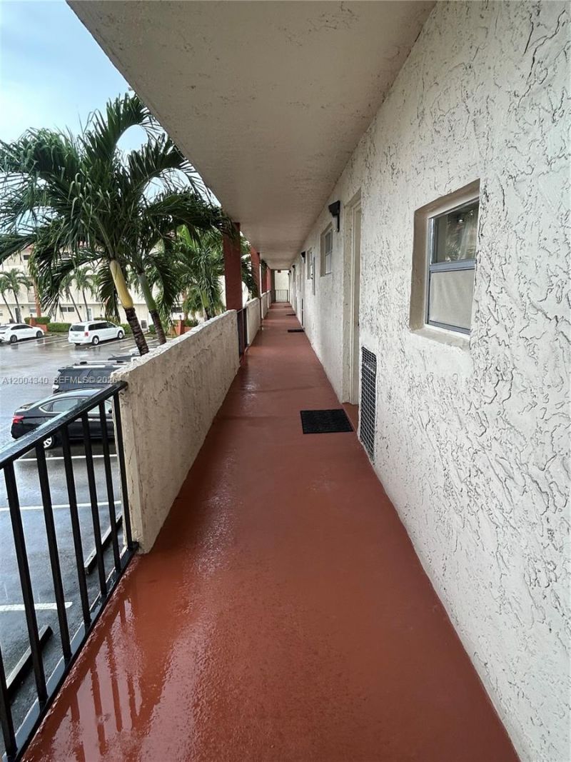 8962 S Hollybrook Blvd , Unit 202, Pembroke Pines, FL 33025 Photo